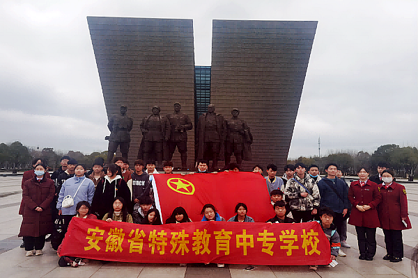 重温革命历史，缅怀革命先烈1.png